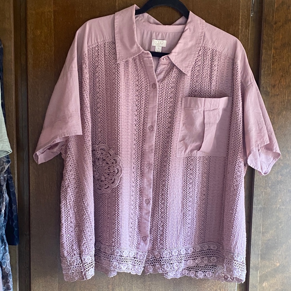 Logo Lavish Women's Vintage Rose Button Down Shirt
